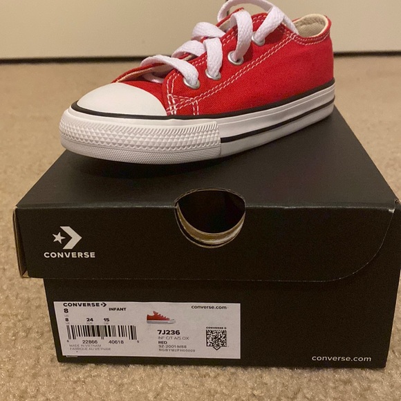 BRAND NEW Kids Converse - Picture 3 of 5